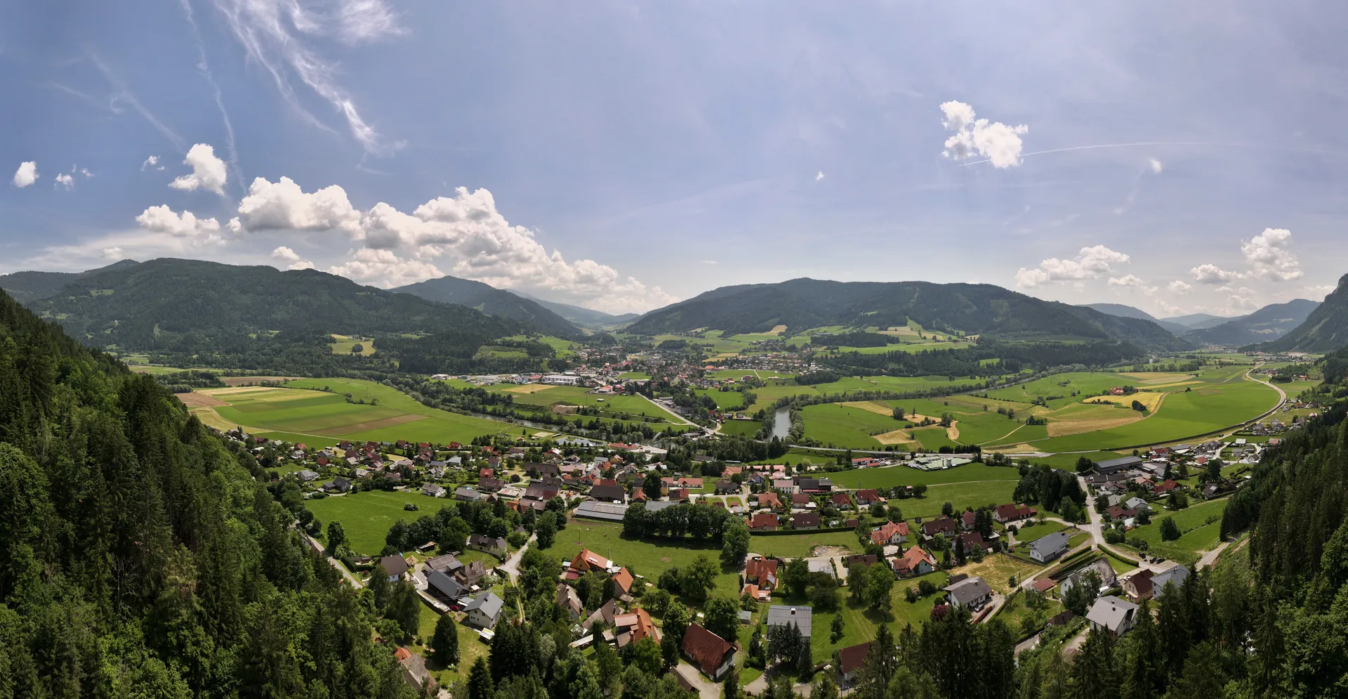 Panoramablick über das Murtal bei Scheifling mit den Bergen der Seetaler Alpen